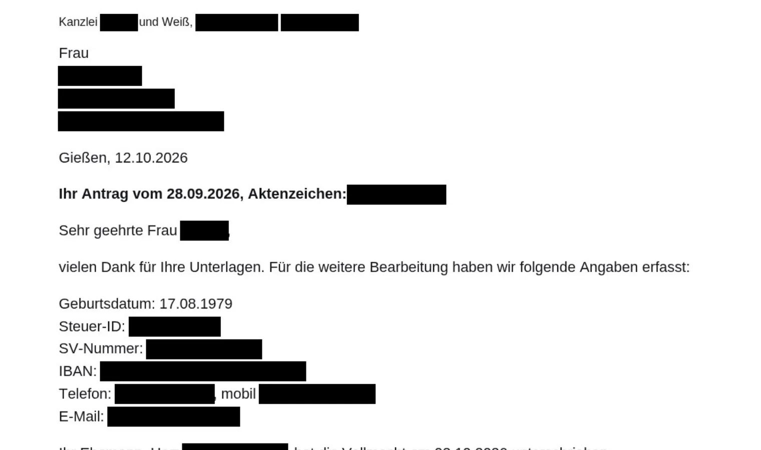 Die gespeicherte PDF: Name, Anschrift, IBAN und Steuer-ID sind schwarze Flächen